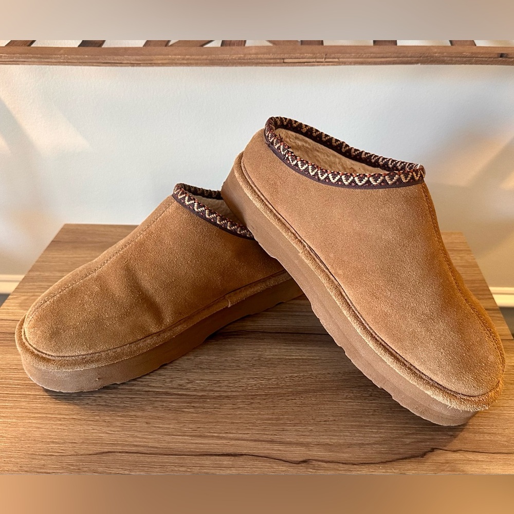 BearPaw Hickory Suede Women's Mules/Clogs Size 9